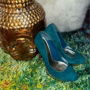 Teal suede pumps in great condition. Owned for about 2 years.